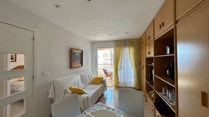 Apartamento de 1 dormitorio en Benidorm, Spain No. 860 № 1