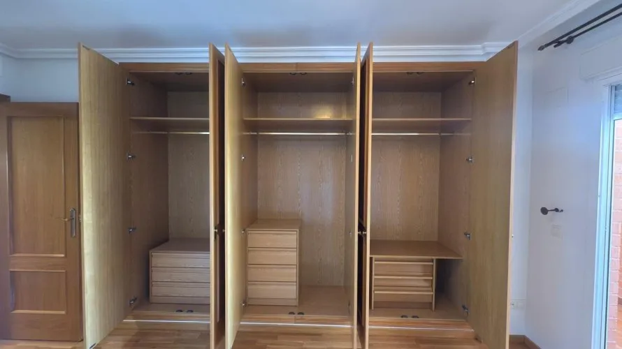 Apartamento de 3 dormitorios en Alicante, Spain No. 126 № 2