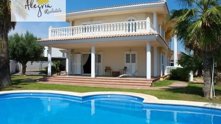 Apartamento de 4 dormitorios en L'Eliana, Spain No. 1313