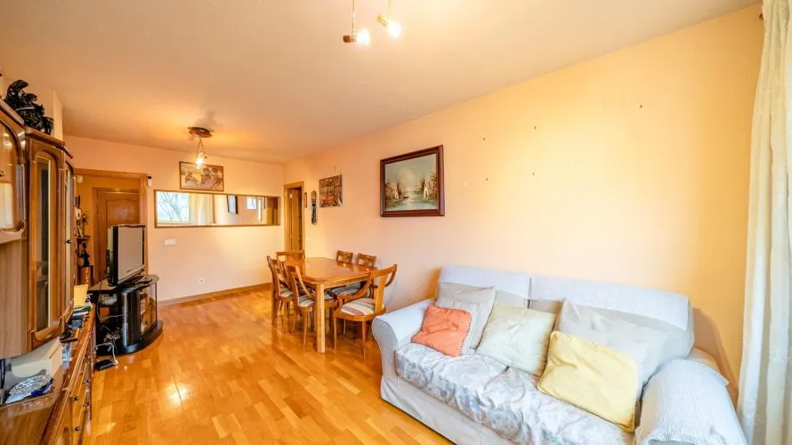 Apartamento de 2 dormitorios en Madrid, Spain No. 1028 № 2