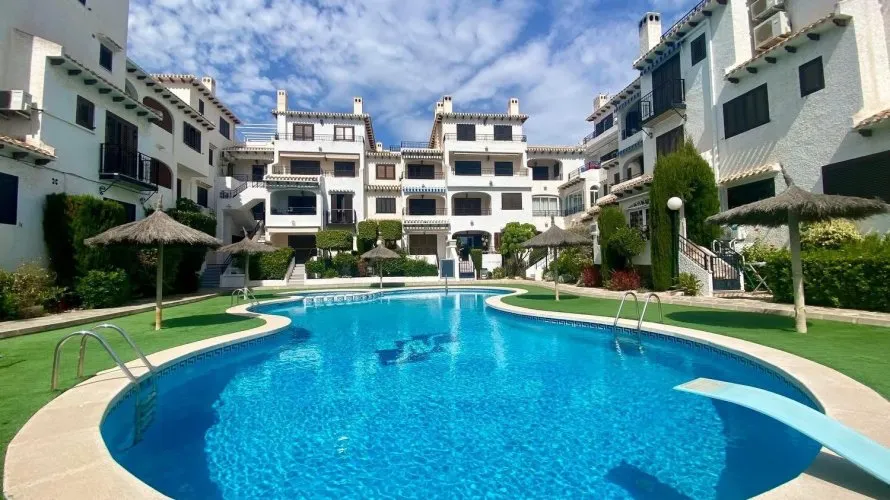 Apartamento de 2 dormitorios en Cabo Roig, Spain No. 1352