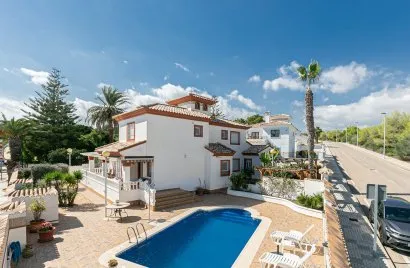 Villa de 185m² en Castilblanco de los Arroyos, Spain No. 1187