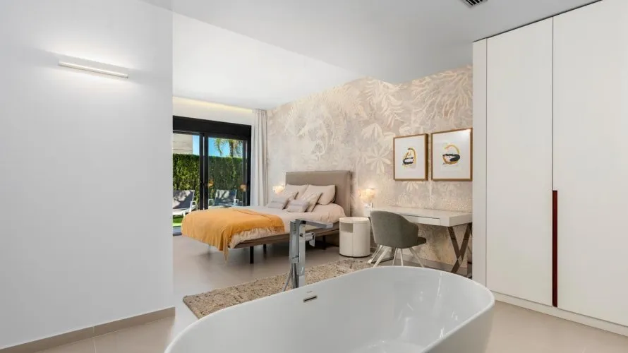Villa de 4 dormitorios en Campoamor, Spain No. 662 № 27