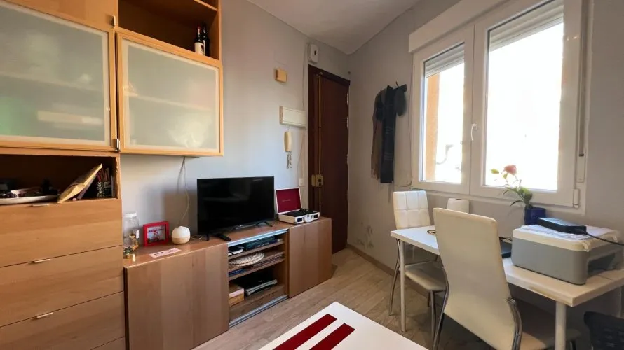 Apartamento de 1 dormitorio en Madrid, Spain No. 993 № 1