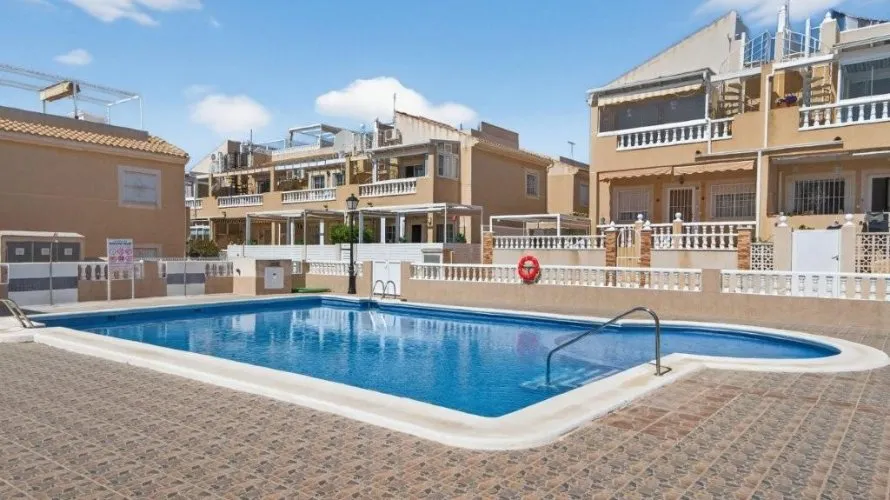 Сasa de 2 dormitorios en Torrevieja, Spain No. 864