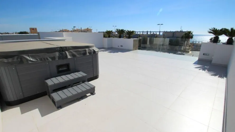 Villa de 4 dormitorios en Campoamor, Spain No. 609 № 16