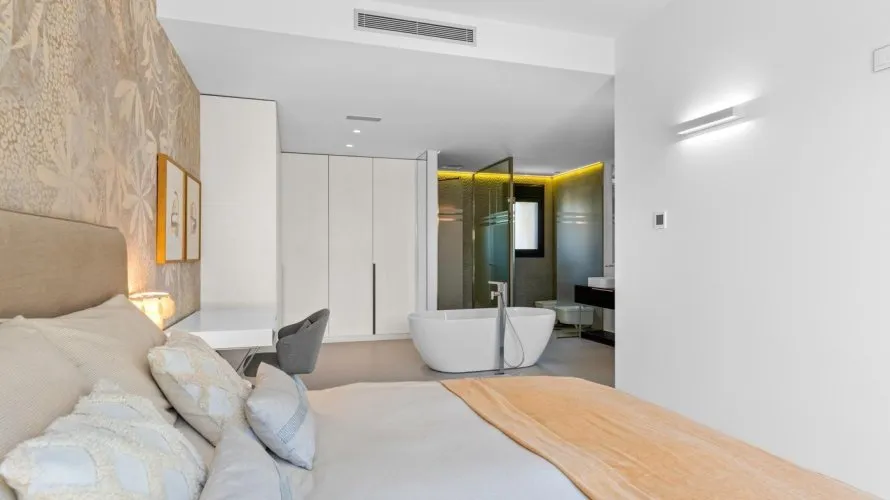 Villa de 4 dormitorios en Campoamor, Spain No. 662 № 25