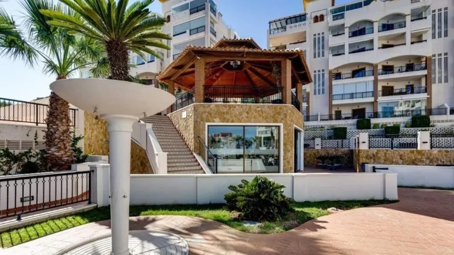 Apartamento de 3 dormitorios en Guardamar del Segura, Spain No. 633 № 3