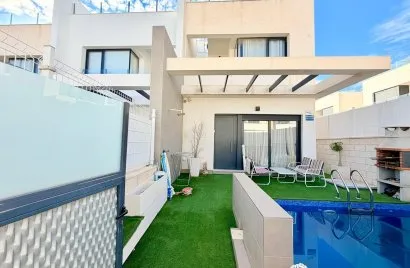 Apartamento de 3 dormitorios en La Florida, Spain No. 1038
