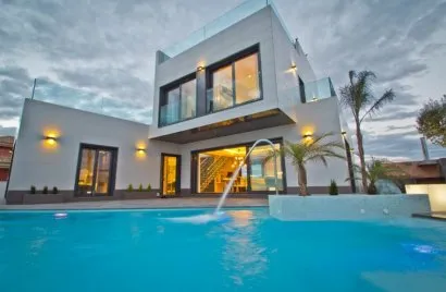 Villa de 157m² en La Zenia, Spain No. 251