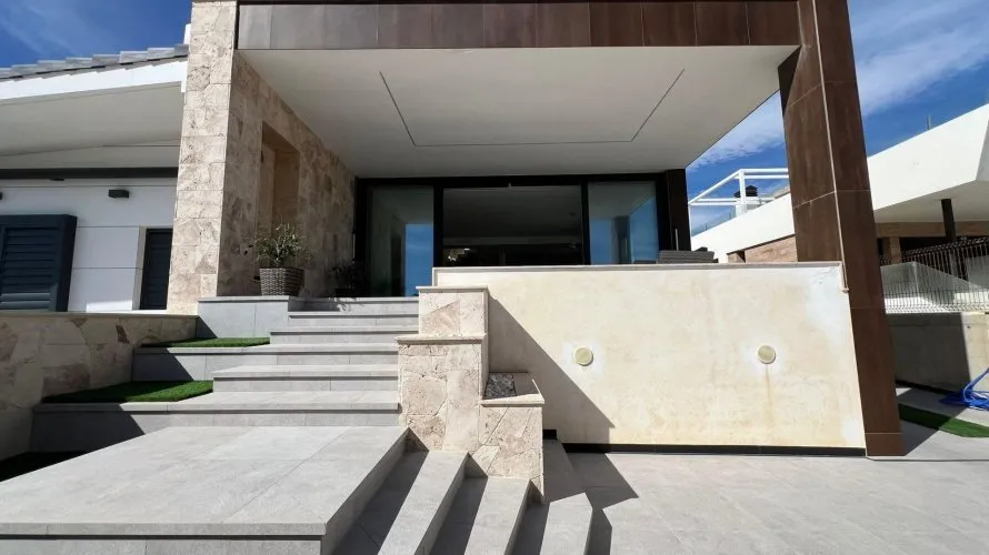 Villa de 5 dormitorios en La Mata, Spain No. 613 № 1