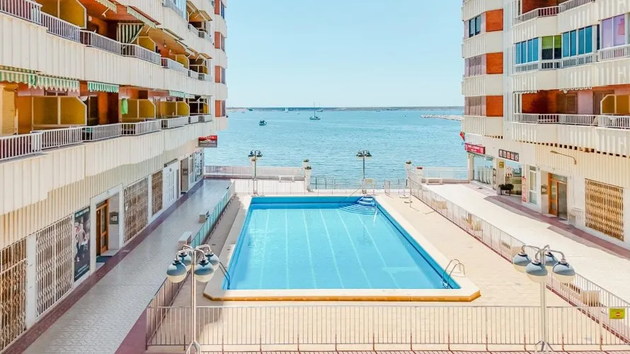 Apartamento de 100m² en Torrevieja, Spain No. 1055 № 1