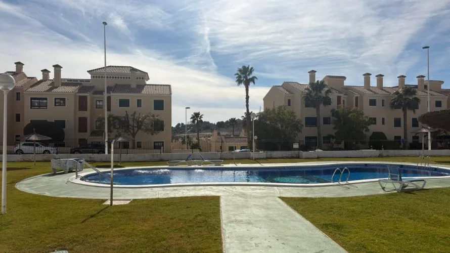 Apartamento de 2 dormitorios en Campoamor, Spain No. 987 № 1