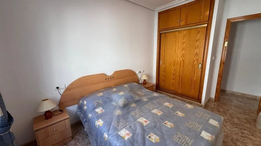 Apartamento de 1 dormitorio en Torrevieja, Spain No. 233 № 1