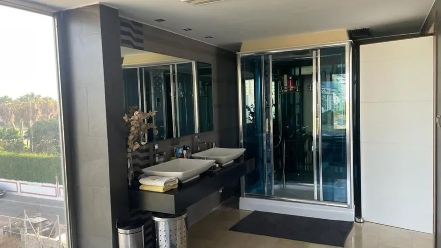 Villa de 5 dormitorios en Alicante, Spain No. 1239