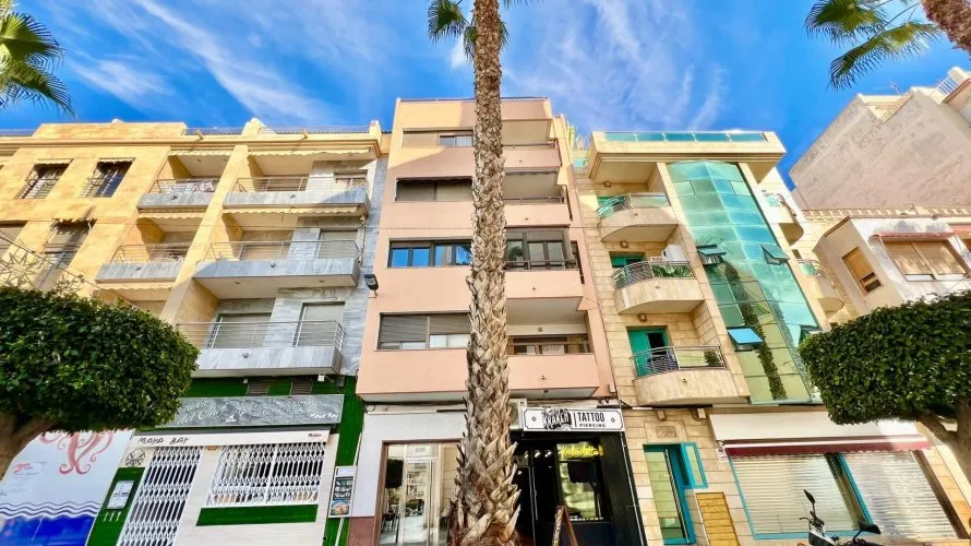 Apartamento de 3 dormitorios en Torrevieja, Spain No. 156 № 1
