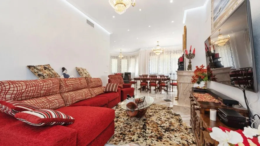 Villa de 4 dormitorios en Campoamor, Spain No. 1338 № 3
