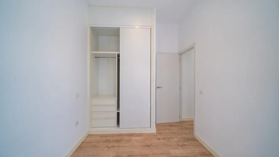Apartamento de 2 dormitorios en Madrid, Spain No. 1087 № 12