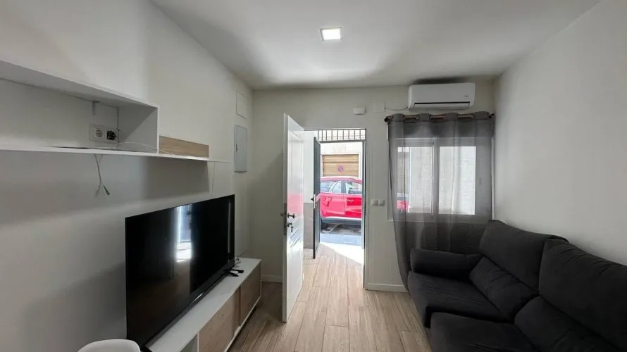 Apartamento de 2 dormitorios en Alicante, Spain No. 1092 № 2