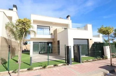 Apartamento de 3 dormitorios en Los Alcázares, Spain No. 654