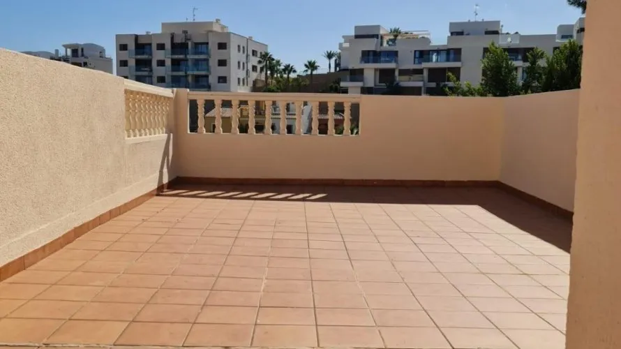 Villa de 124m² en Alicante, Spain No. 966 № 2