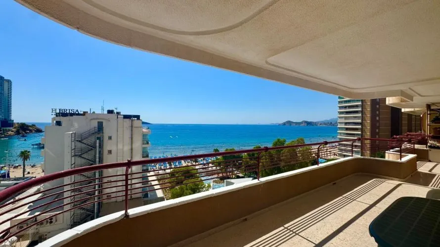 Apartamento de 2 dormitorios en Benidorm, Spain No. 840