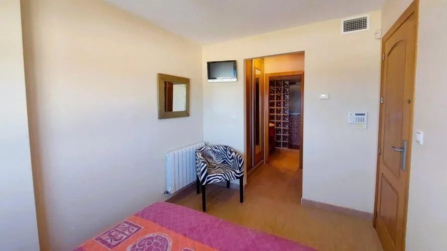 Apartamento de 4 dormitorios en Torrevieja, Spain No. 561 № 16