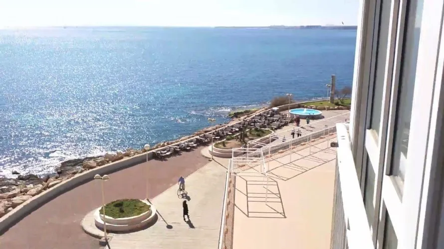 Apartamento de 4 dormitorios en Torrevieja, Spain No. 118 № 2