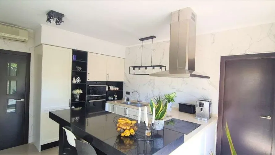Villa de 5 dormitorios en Calpe, Spain No. 361