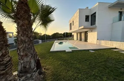 Villa de 3 dormitorios en Finestrat, Spain No. 705