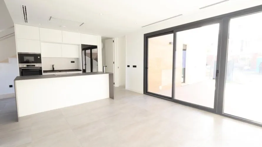 Apartamento de 3 dormitorios en Los Alcázares, Spain No. 654 № 7