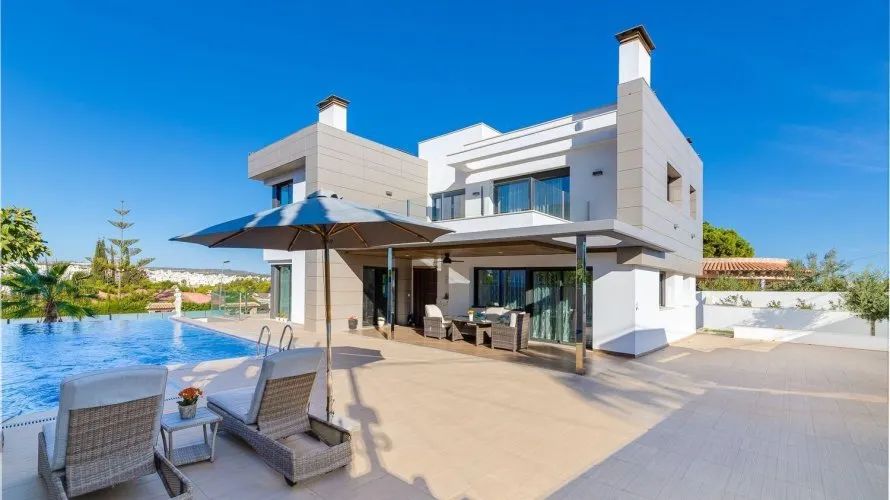 Villa de 461m² en Torrevieja, Spain No. 965 № 27