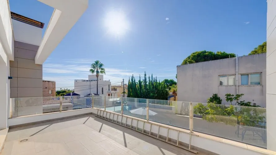Villa de 461m² en Torrevieja, Spain No. 965