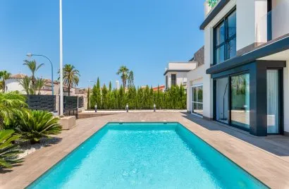 Villa de 3 dormitorios en Playa Honda, Spain No. 604