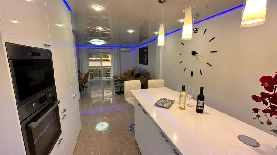 Apartamento de 3 dormitorios en Torrevieja, Spain No. 436 № 7