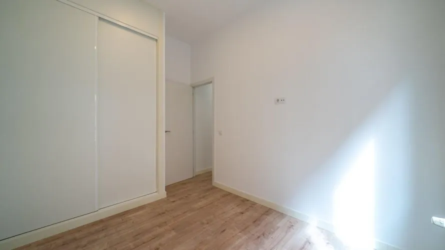 Apartamento de 2 dormitorios en Madrid, Spain No. 1087 № 14