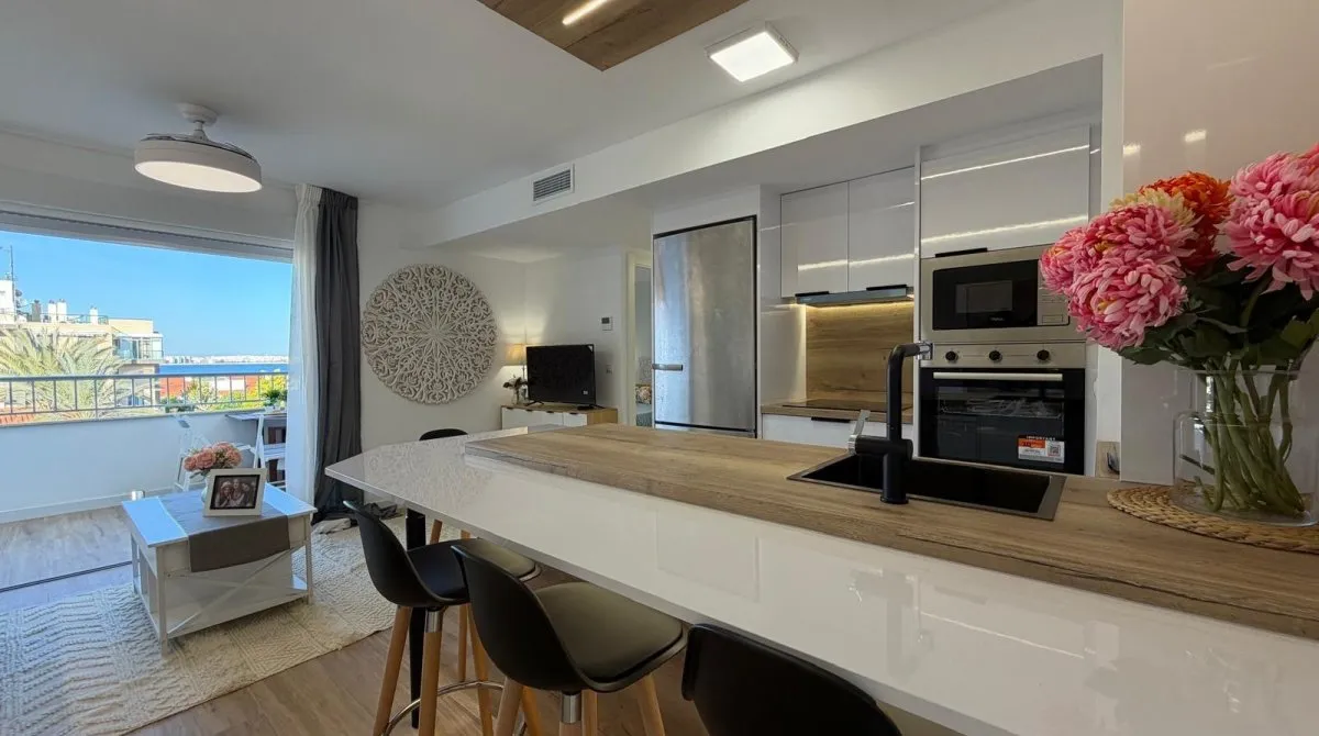 Apartamento de 3 dormitorios en Torrevieja, Spain No. 231