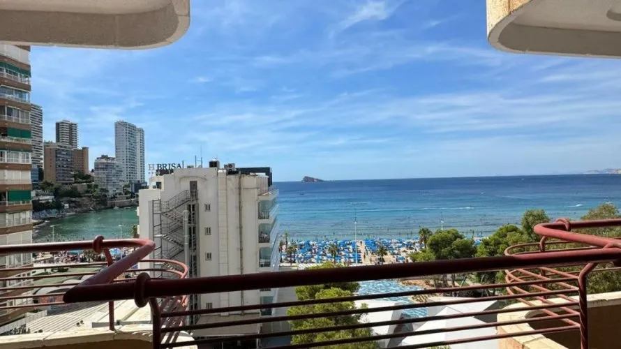 Apartamento de 2 dormitorios en Benidorm, Spain No. 840 № 3