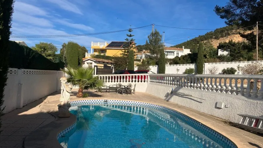 Villa de 4 dormitorios en Albir, Spain No. 586