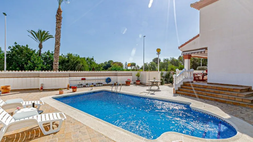 Villa de 185m² en Castilblanco de los Arroyos, Spain No. 1187 № 28