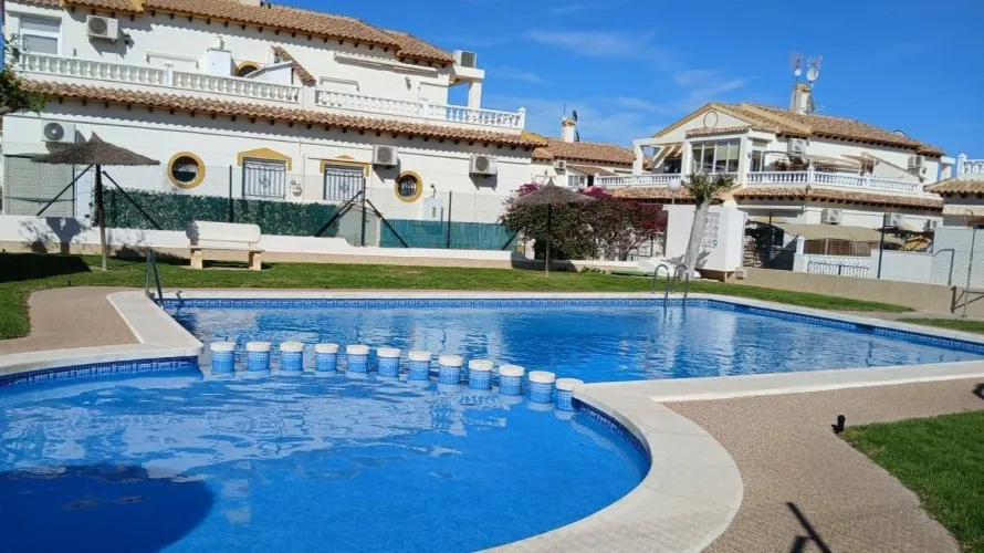 Ático de 2 dormitorios en La Florida, Spain No. 1372 № 2