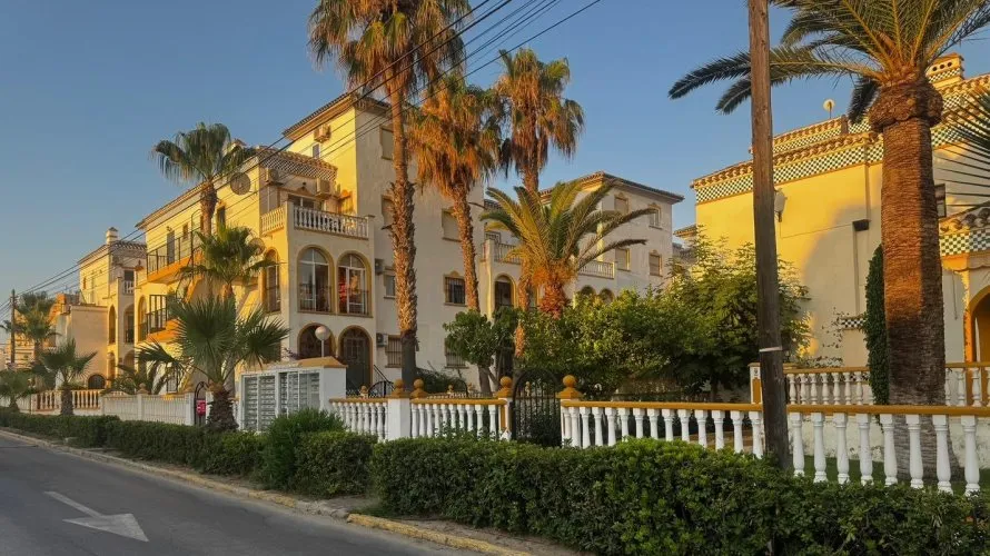 Apartamento de 3 dormitorios en Torrevieja, Spain No. 795 № 19