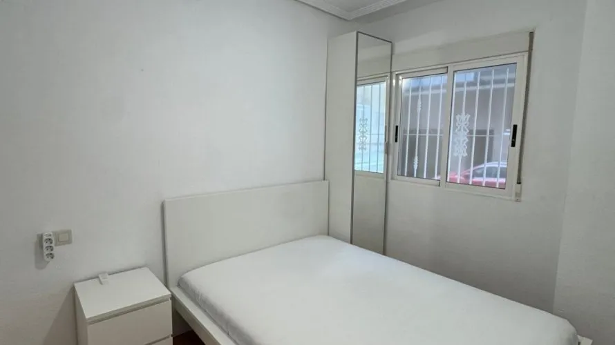 Apartamento de 3 dormitorios en Torrevieja, Spain No. 1380