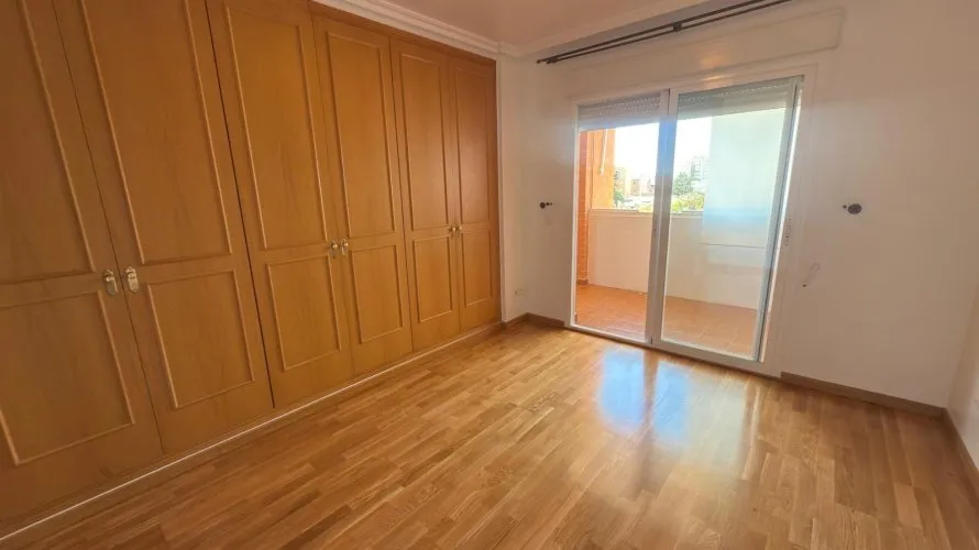 Apartamento de 3 dormitorios en Alicante, Spain No. 126 № 15