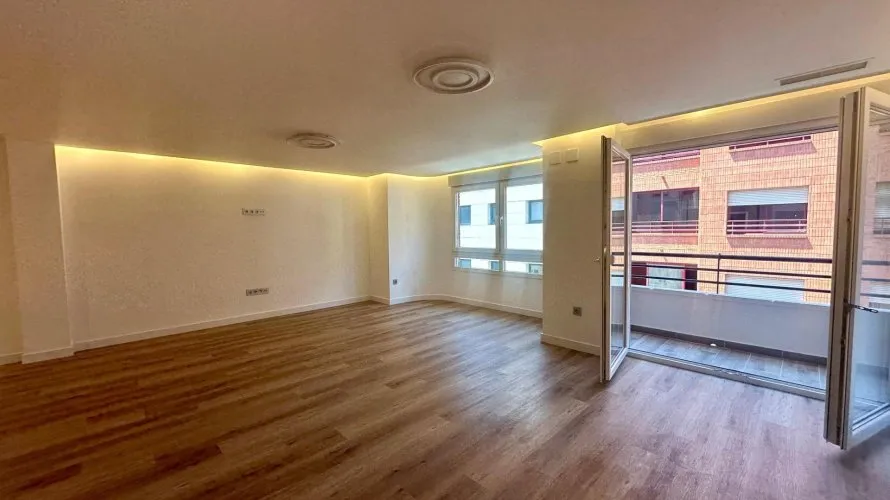 Apartamento de 3 dormitorios en Alicante, Spain No. 1330 № 1