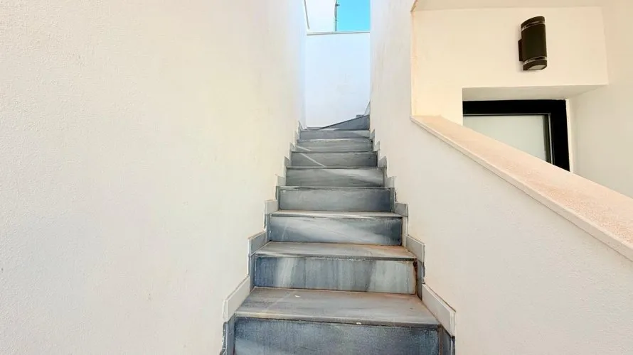 Apartamento de 3 dormitorios en La Florida, Spain No. 1038 № 25