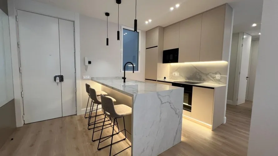 Apartamento de 2 dormitorios en Madrid, Spain No. 849 № 5