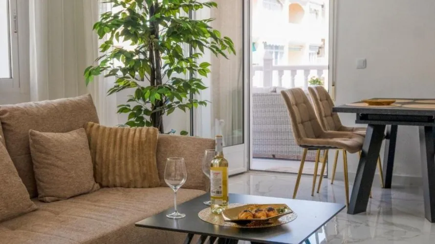 Apartamento de 3 dormitorios en Torrevieja, Spain No. 1321 № 2