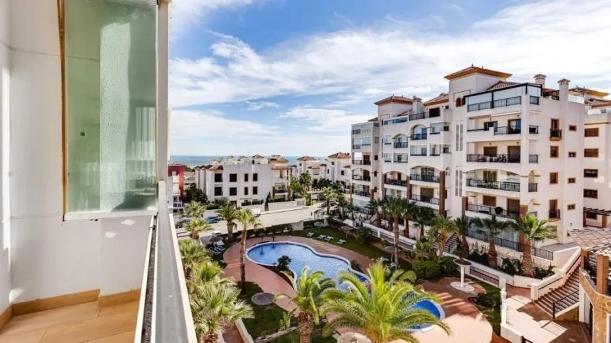 Apartamento de 3 dormitorios en Guardamar del Segura, Spain No. 633 № 1