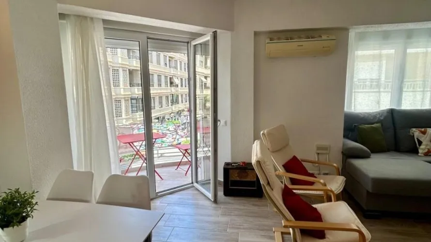 Apartamento de 3 dormitorios en Torrevieja, Spain No. 1138 № 1
